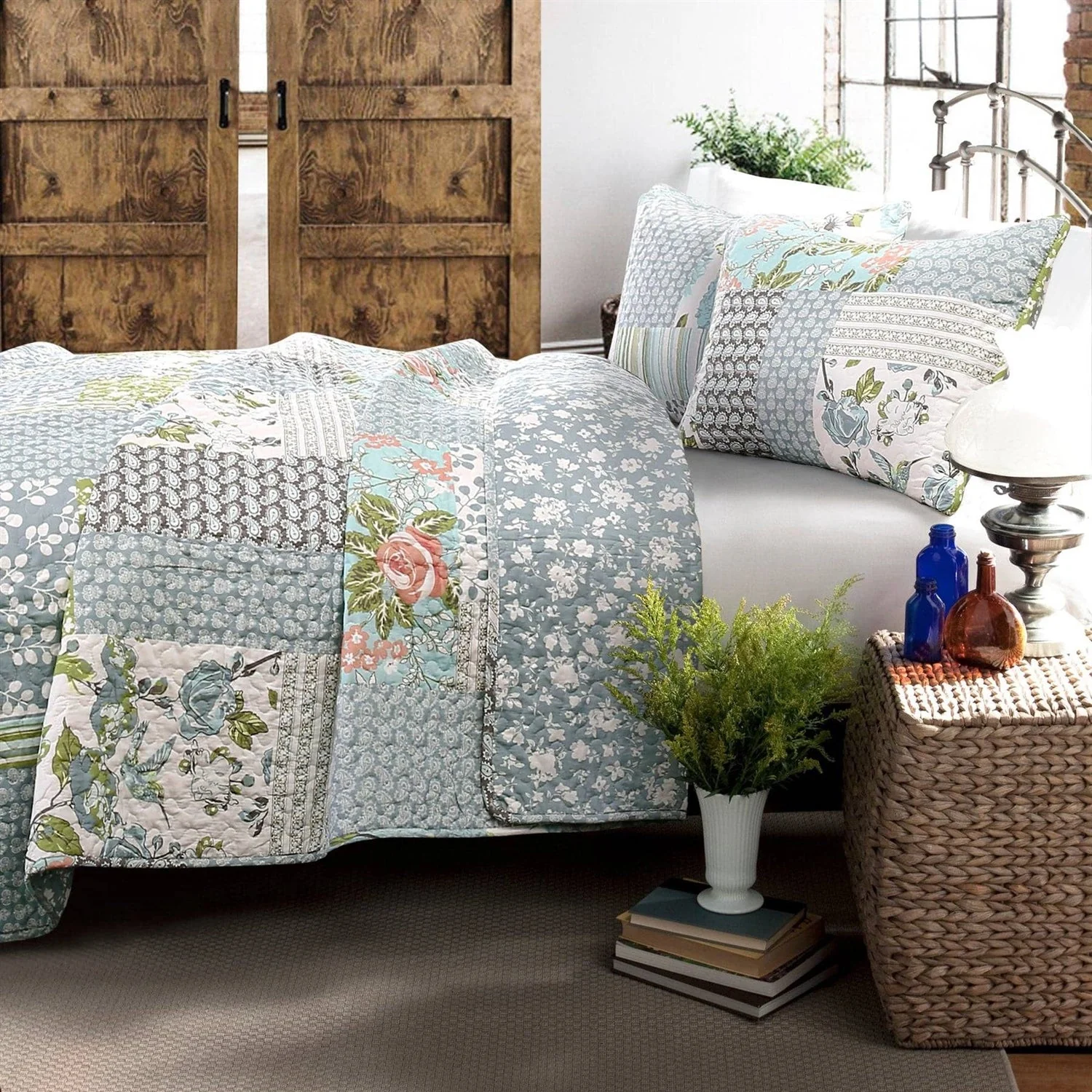 Full/Queen Boho Floral Blue Cotton Lightweight Quilt Set - Image 2