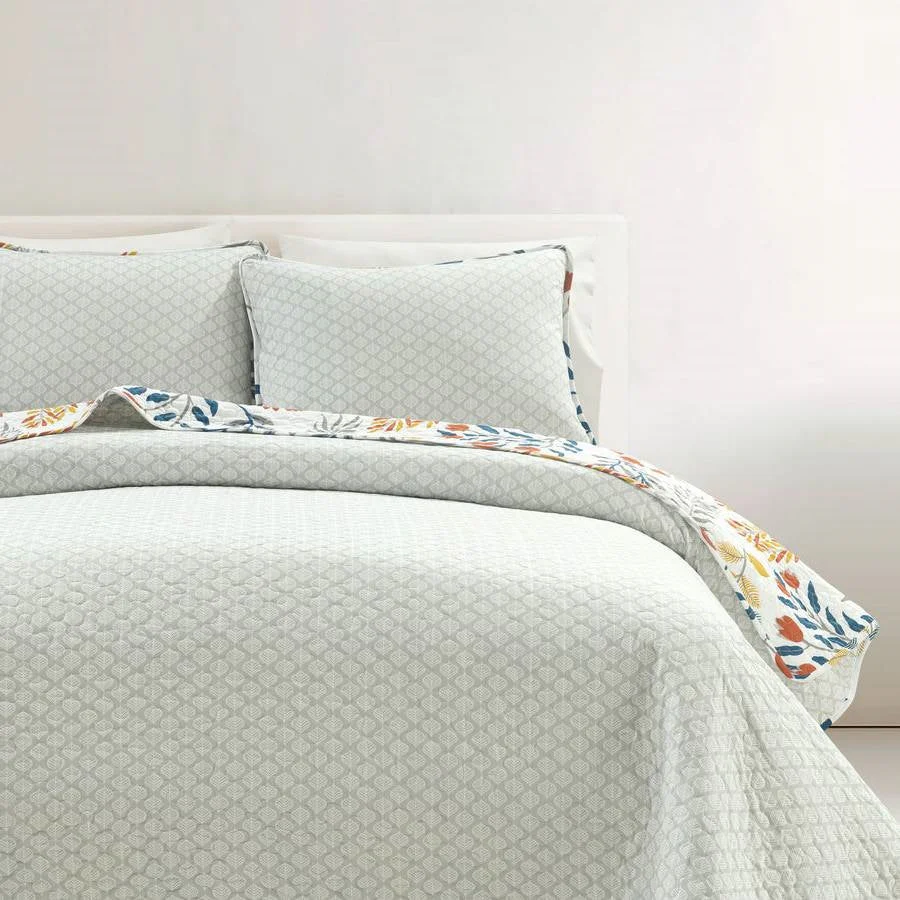 Full/Queen Botanical Bohemian Floral Lightweight 3 Piece Quilt Set - Image 4