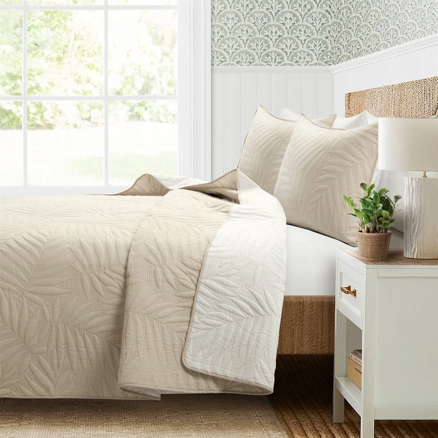 Full/Queen Lightweight Fern Leaf Reversible 3-PC White Beige Cotton Quilt Set - Image 3