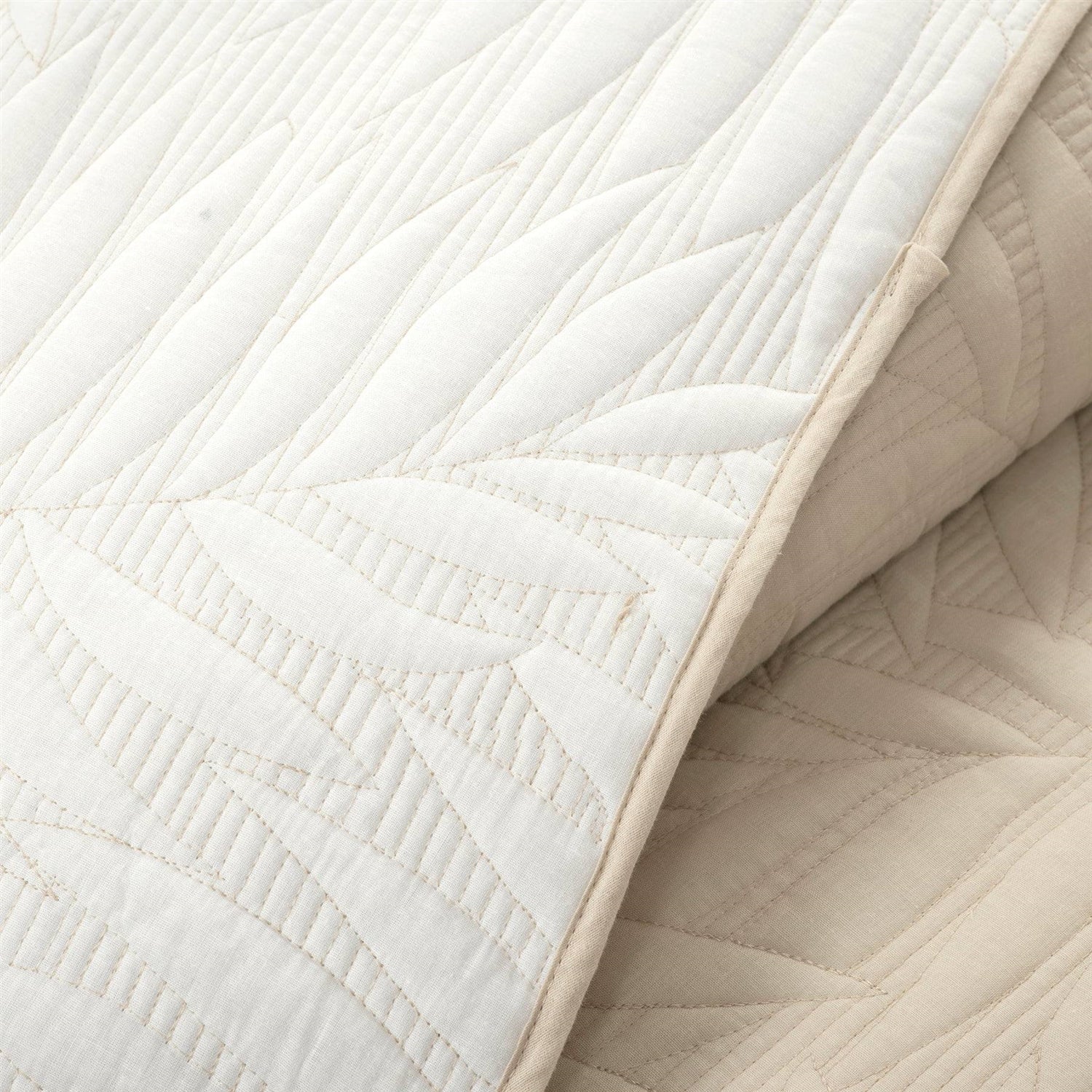Full/Queen Lightweight Fern Leaf Reversible 3-PC White Beige Cotton Quilt Set - Image 4