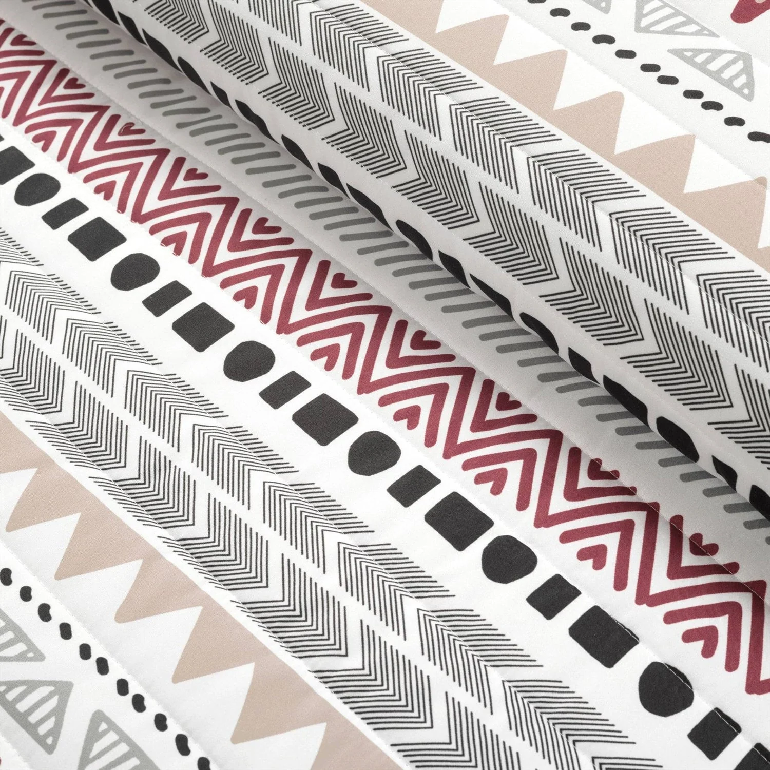 Full/Queen Lightweight Rustic Red Chevron Stripe Reversible 3 Piece Quilt Set - Image 3