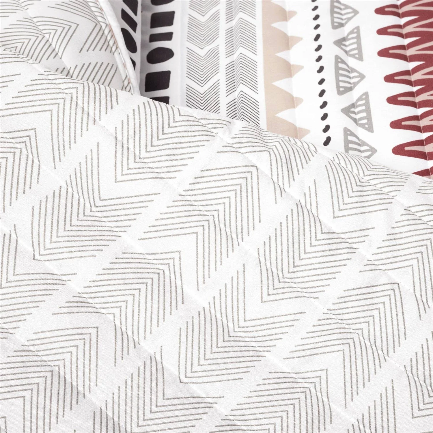 Full/Queen Lightweight Rustic Red Chevron Stripe Reversible 3 Piece Quilt Set - Image 4