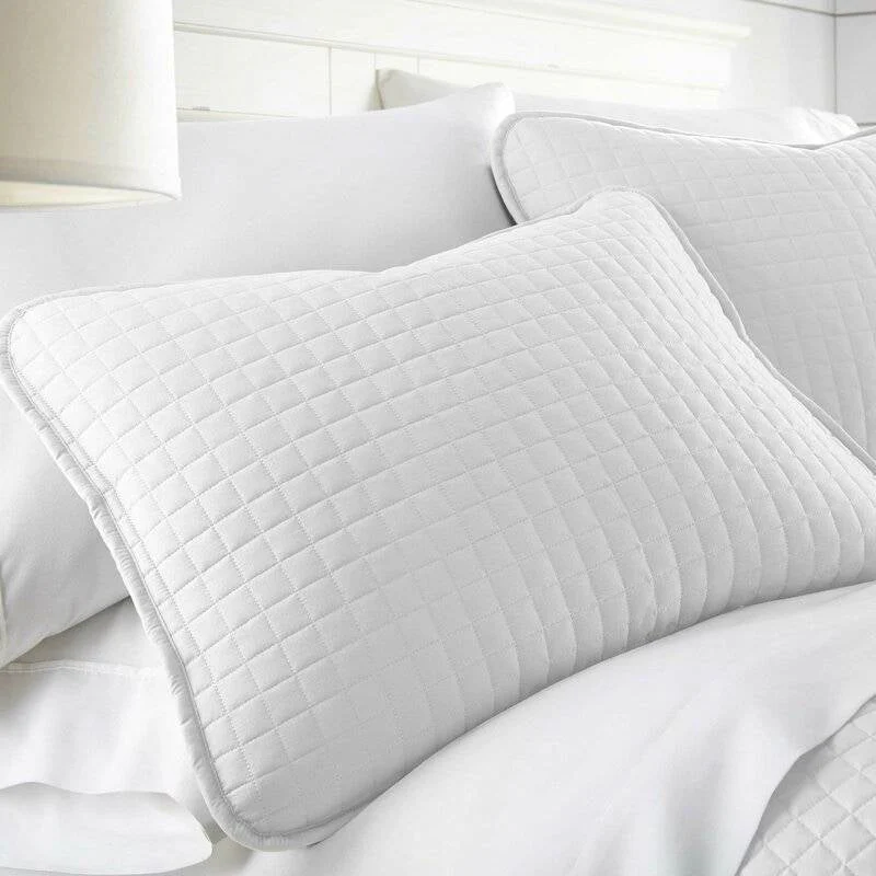 Full/Queen Lightweight White Ultra Soft 3-Piece Microfiber Quilt Set - Image 3