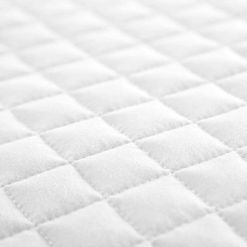 Full/Queen Lightweight White Ultra Soft 3-Piece Microfiber Quilt Set - Image 4