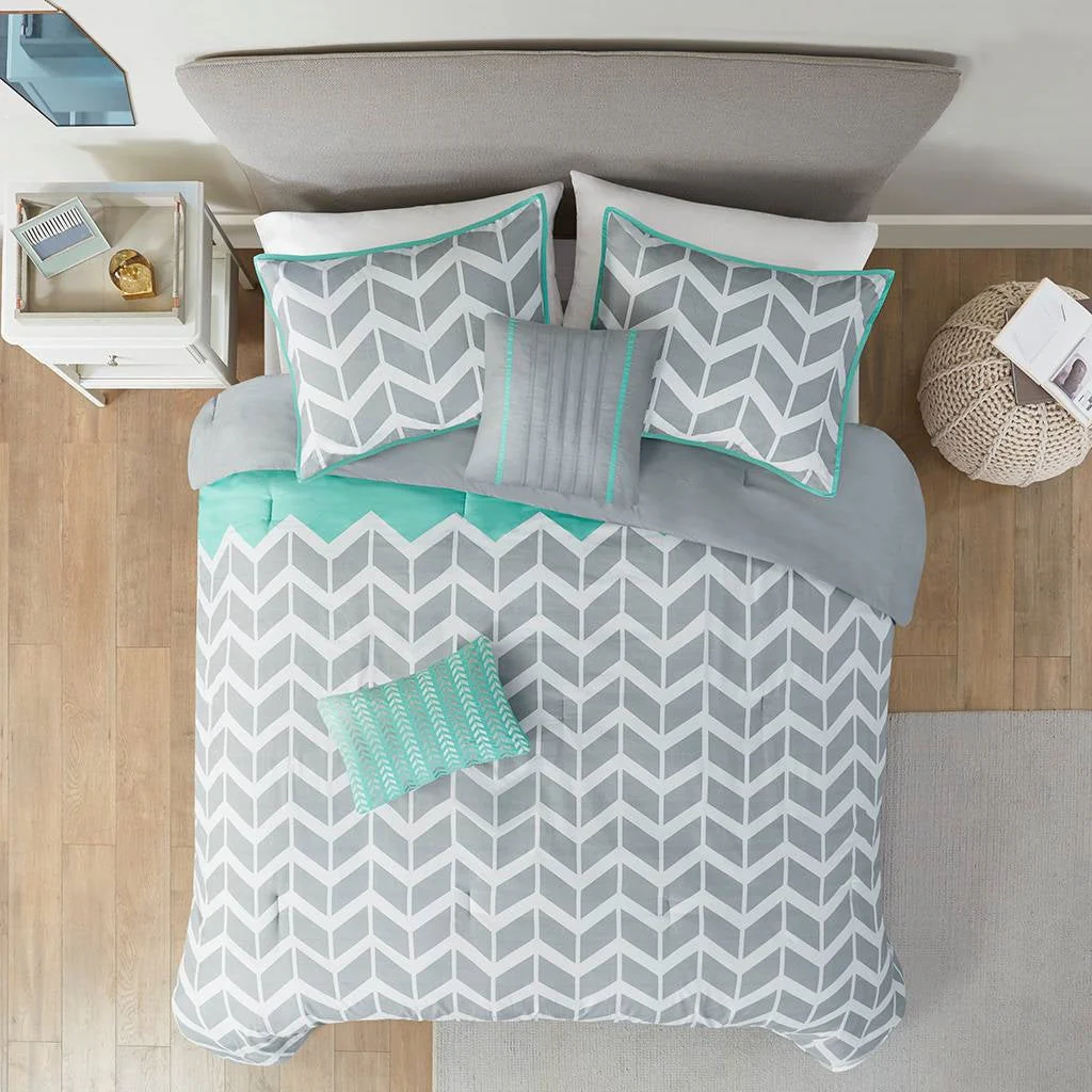 Full/Queen Reversible Comforter Set with Grey White Aqua Teal Chevron Pattern - Image 2