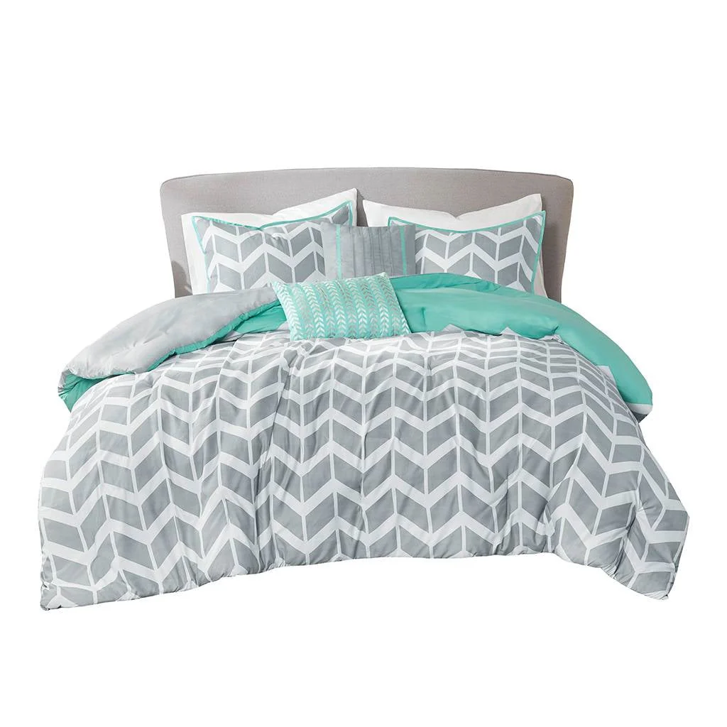 Full/Queen Reversible Comforter Set with Grey White Aqua Teal Chevron Pattern - Image 3