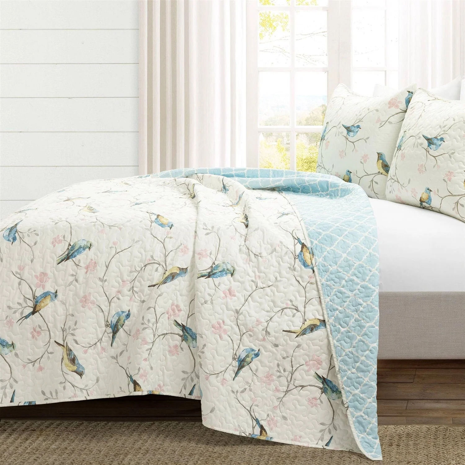 Full/Queen Reversible Lightweight Polyester Floral Birds 3 Piece Quilt Set - Image 2