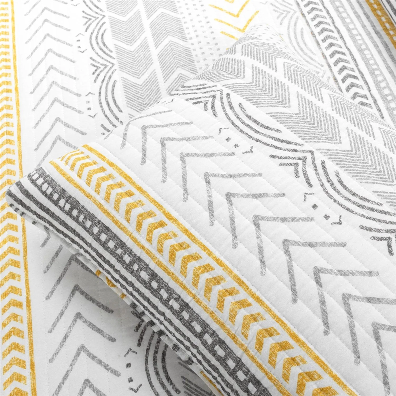 Full/Queen Scandinavian Grey/Yellow Reversible Cotton Quilt Set - Image 3
