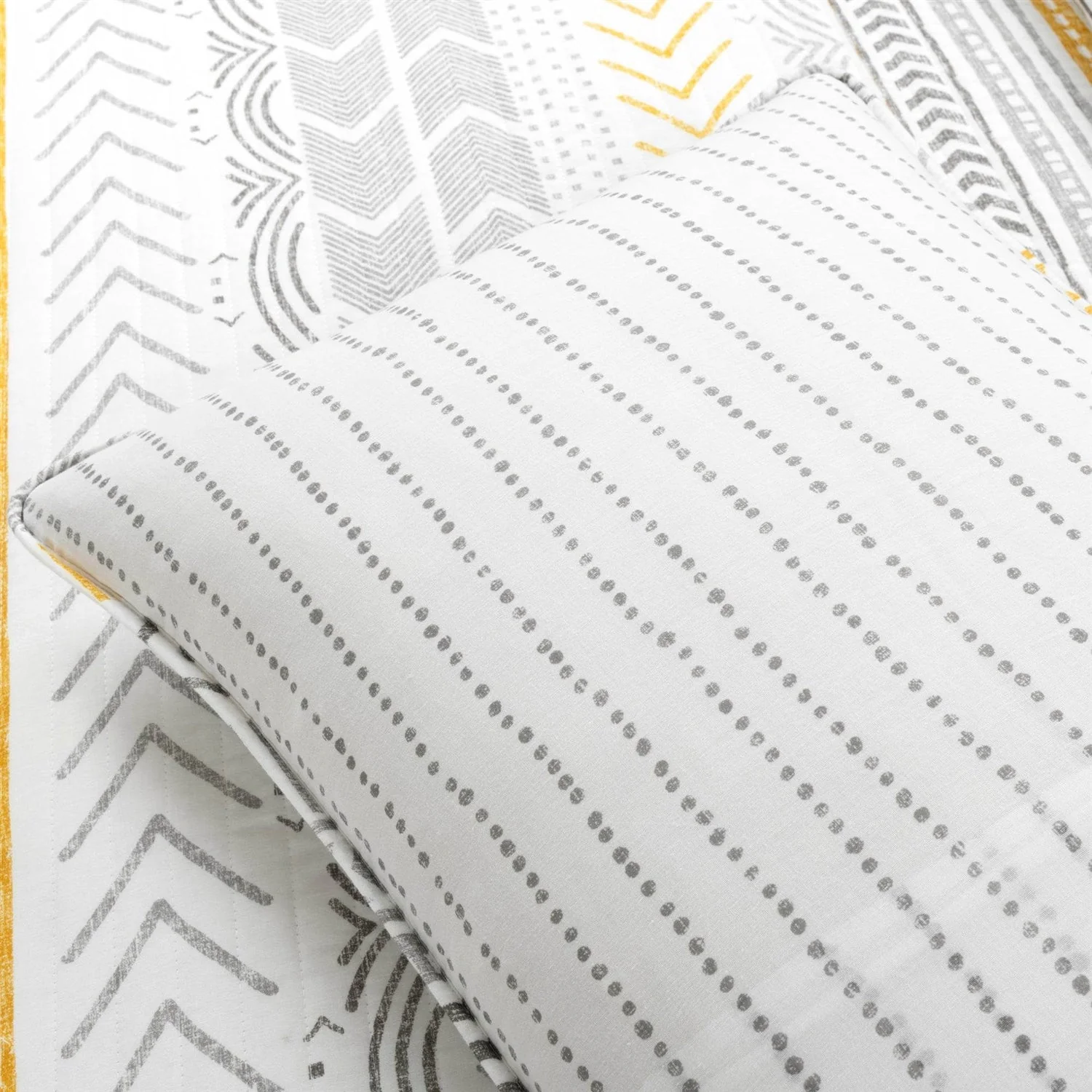 Full/Queen Scandinavian Grey/Yellow Reversible Cotton Quilt Set - Image 4