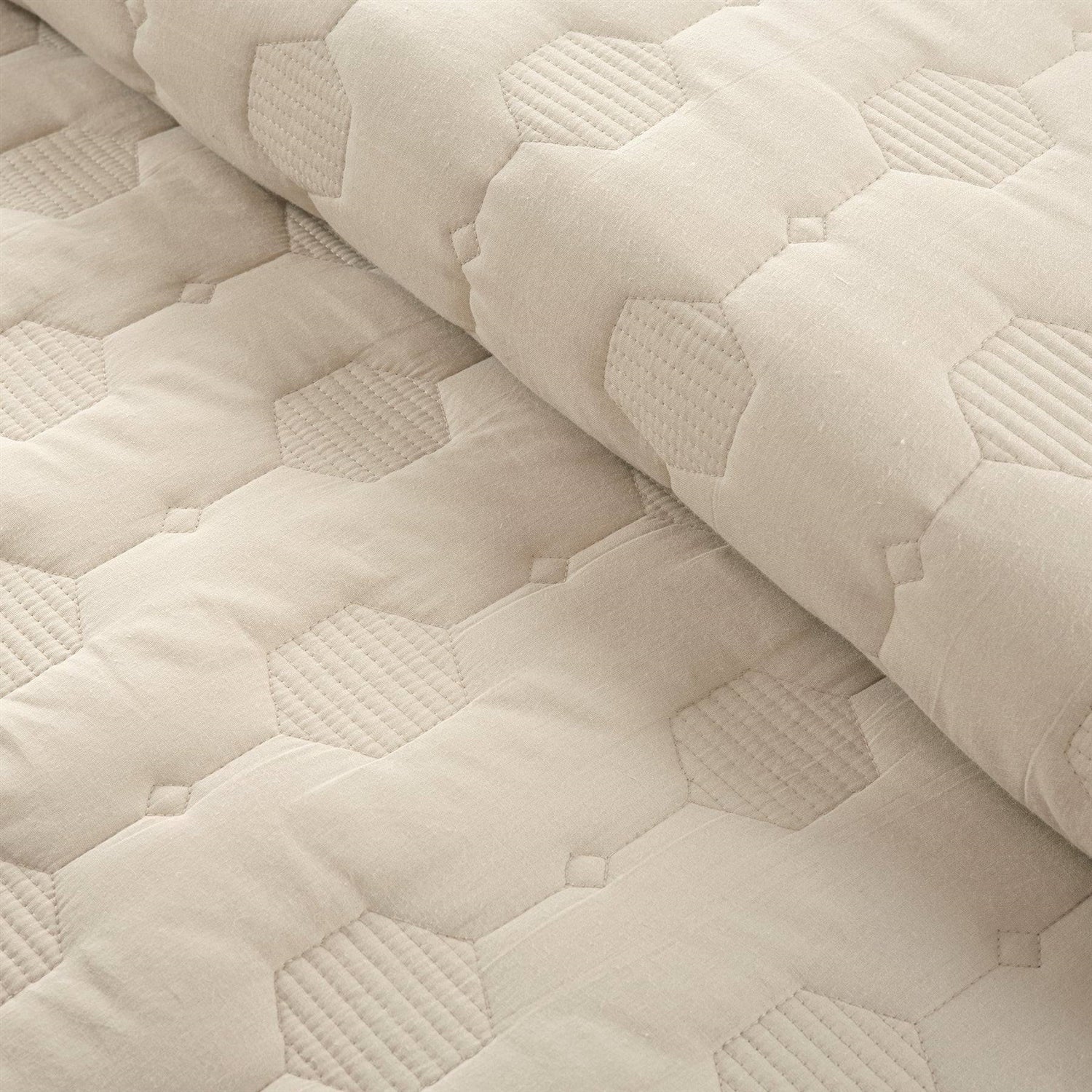 Full/Queen size Lightweight Beige Textured Cotton 3 Piece Quilt Set - Image 4