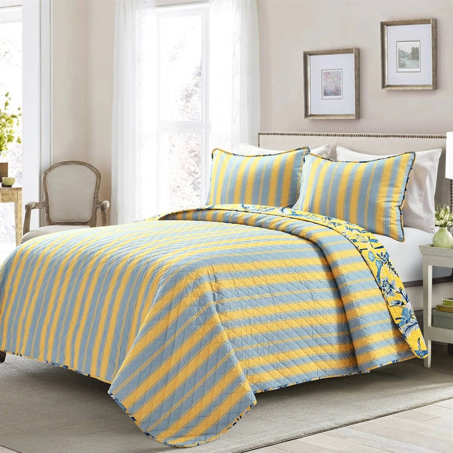 Full/Queen Yellow Blue Peacocks Floral Lightweight Polyester 3-Piece Quilt Set - Image 3
