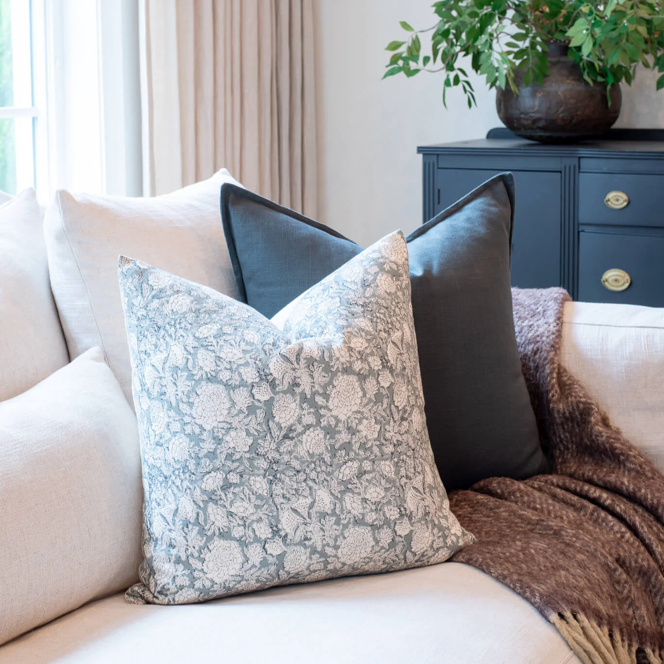 Gávea Solid Color Pillow Cover | Charcoal Gray - Image 5