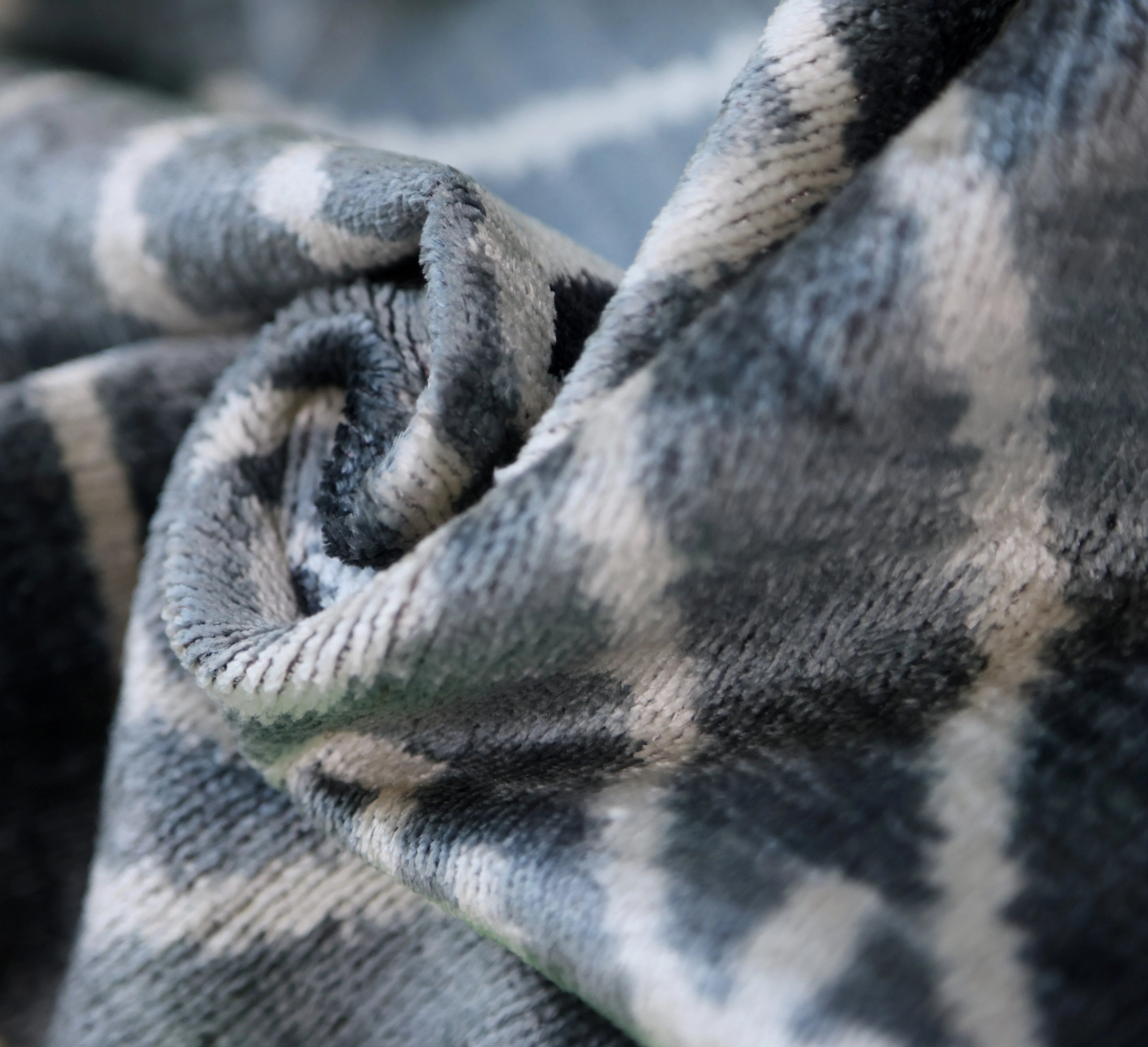 Gray & White Silk Velvet Ikat Lumbar Pillow 16x24 – Handmade - Image 6