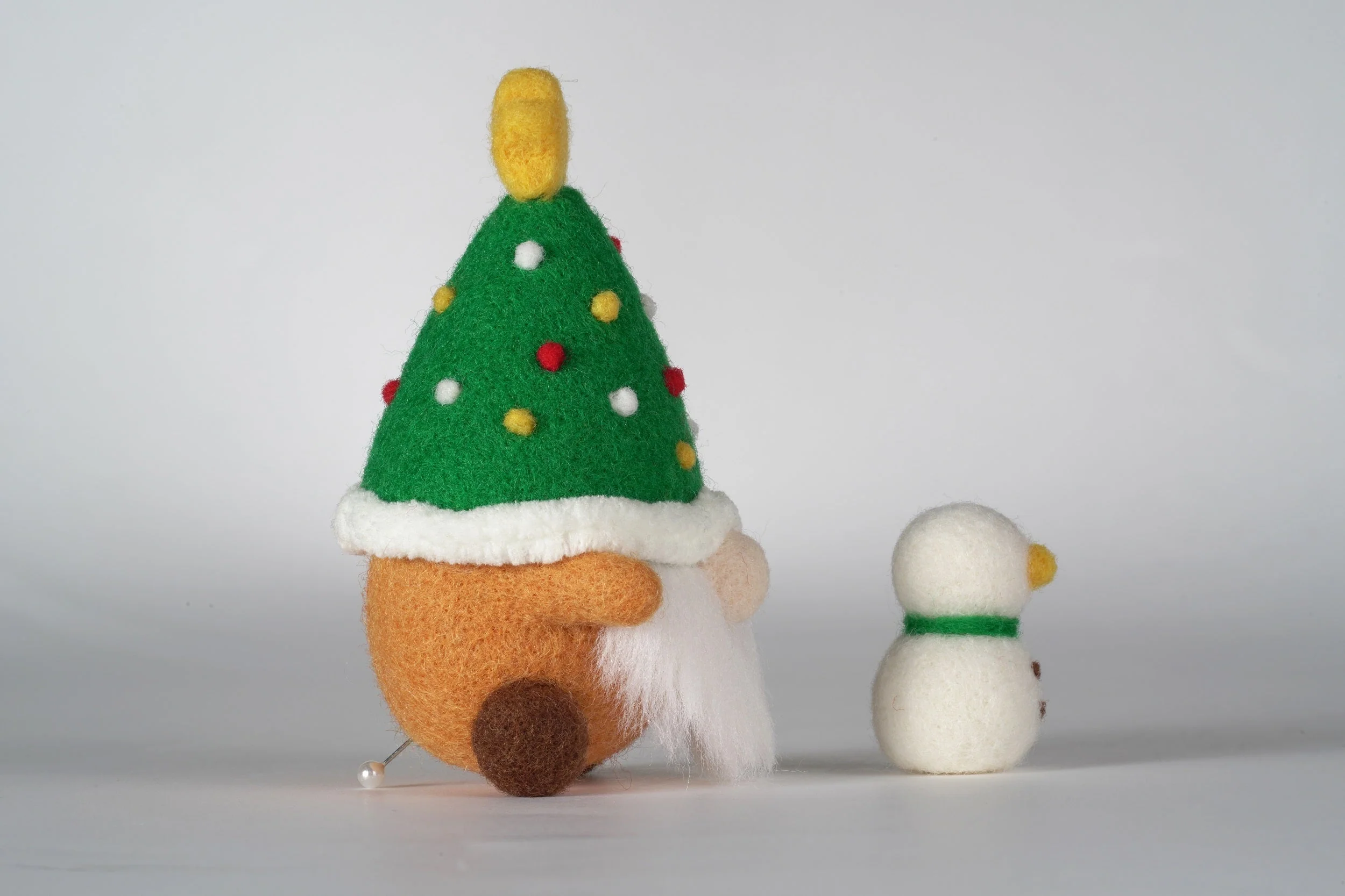 Green Christmas Gnome Needle Felting Kit. Wizardi DIY Wool Craft Kit F07N8-490 - Image 3