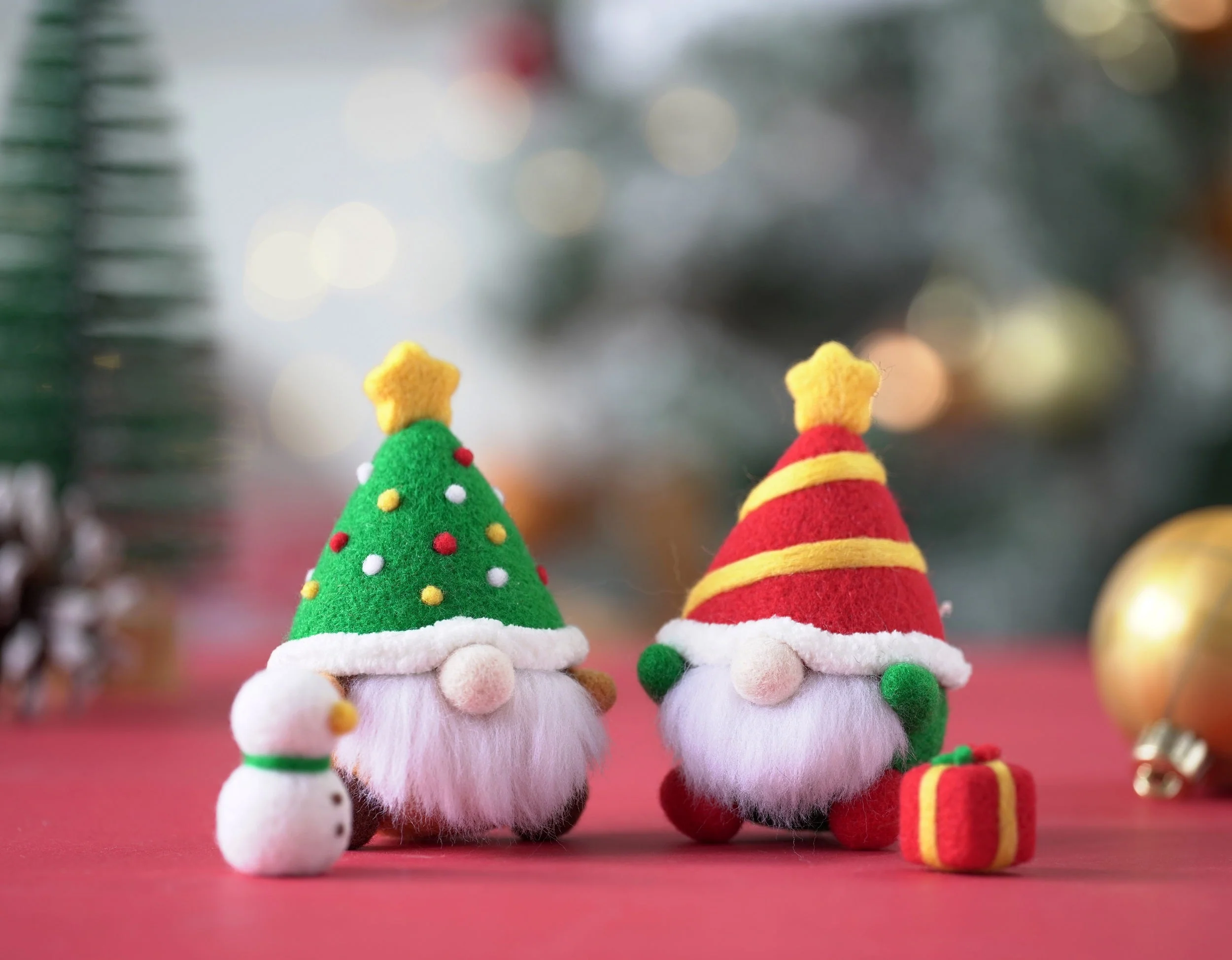 Green Christmas Gnome Needle Felting Kit. Wizardi DIY Wool Craft Kit F07N8-490 - Image 5