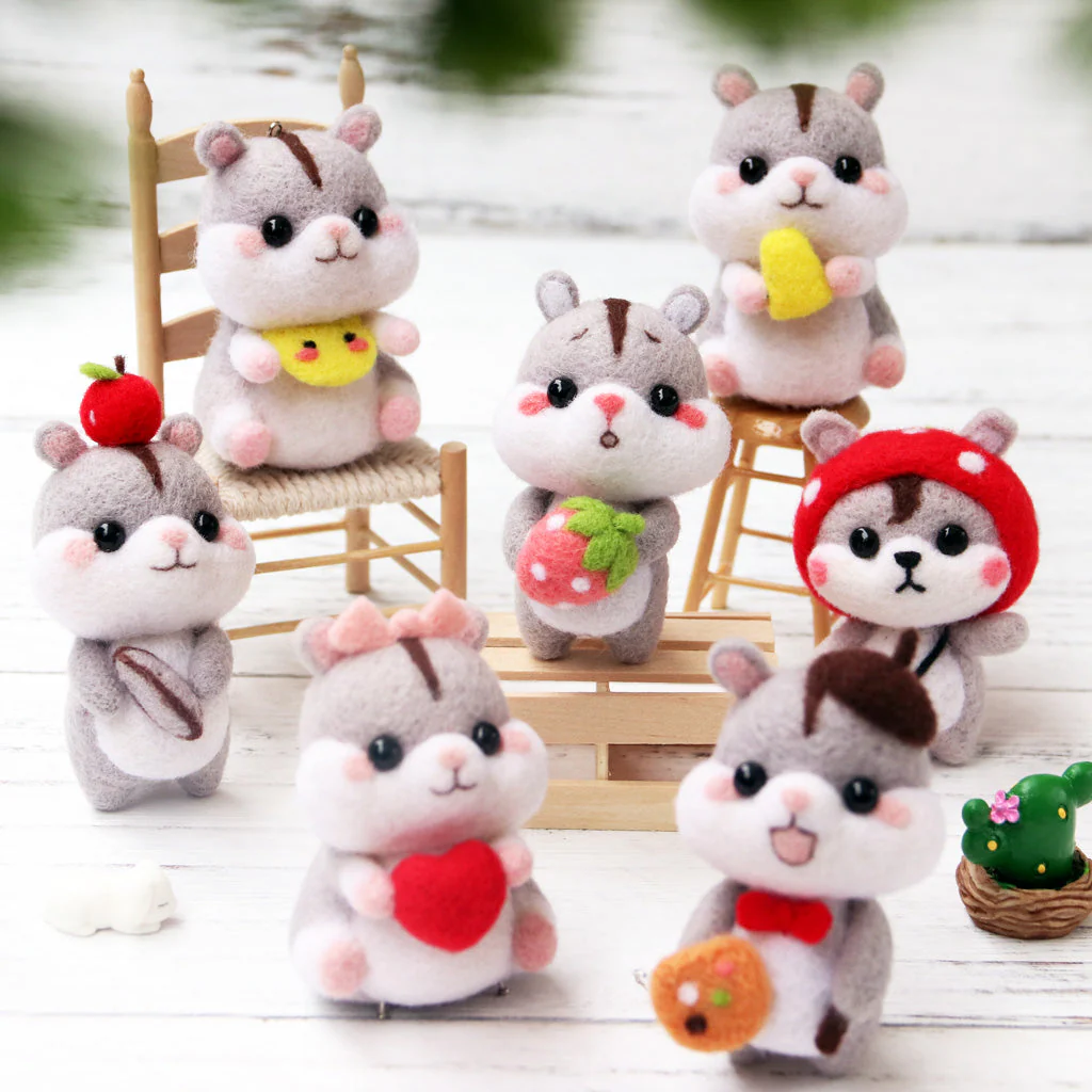 Hamster with Strawberry Needle Felting Kit. Wizardi DIY Wool Craft Kit F07N8-126 - Image 3