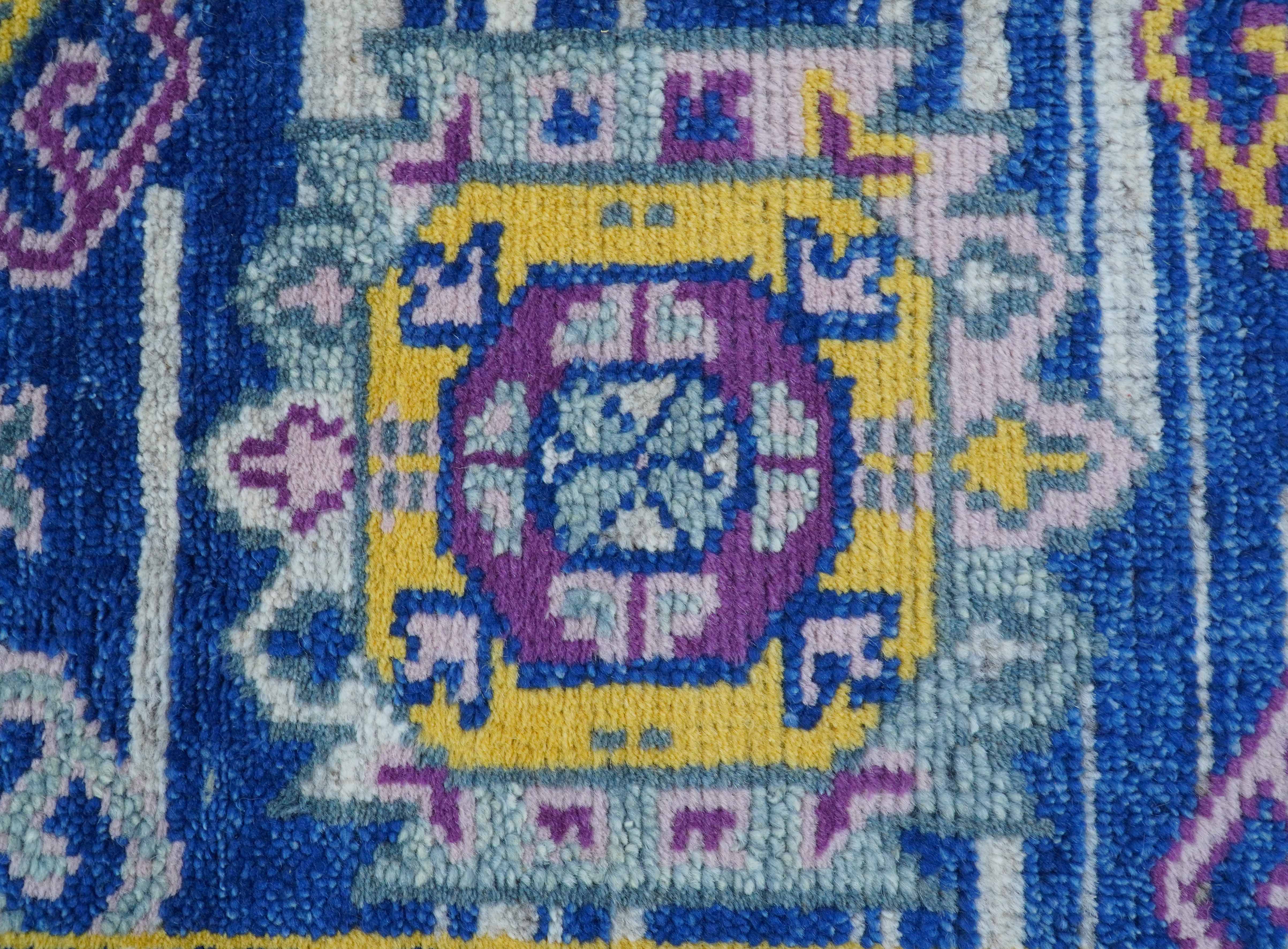 Hand knotted 2x3 Blue Traditional Transitional Design Wool Area Rug - Image 3