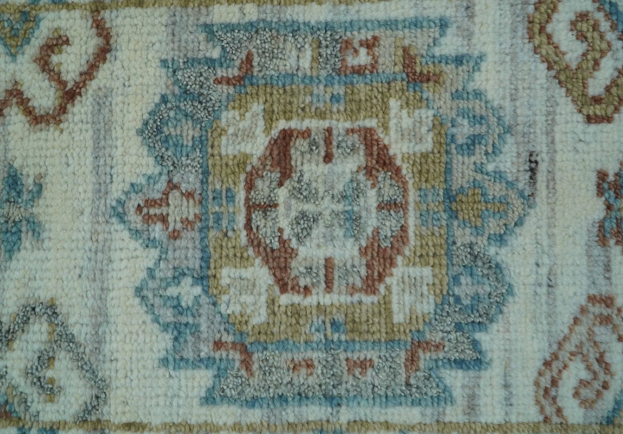 Hand knotted 2x3 Ivory And Blue transitional geometrical Design Wool Area Rug - Image 3