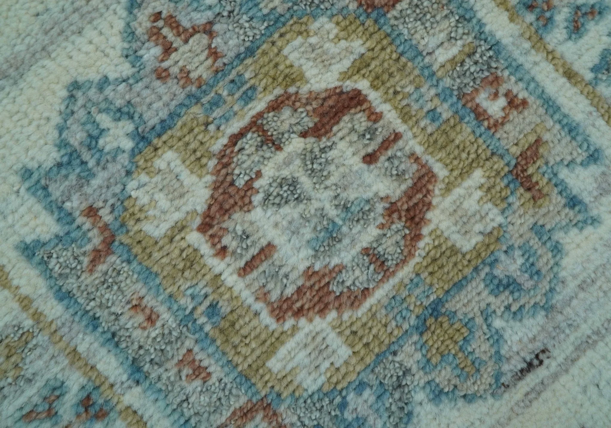 Hand knotted 2x3 Ivory And Blue transitional geometrical Design Wool Area Rug - Image 4