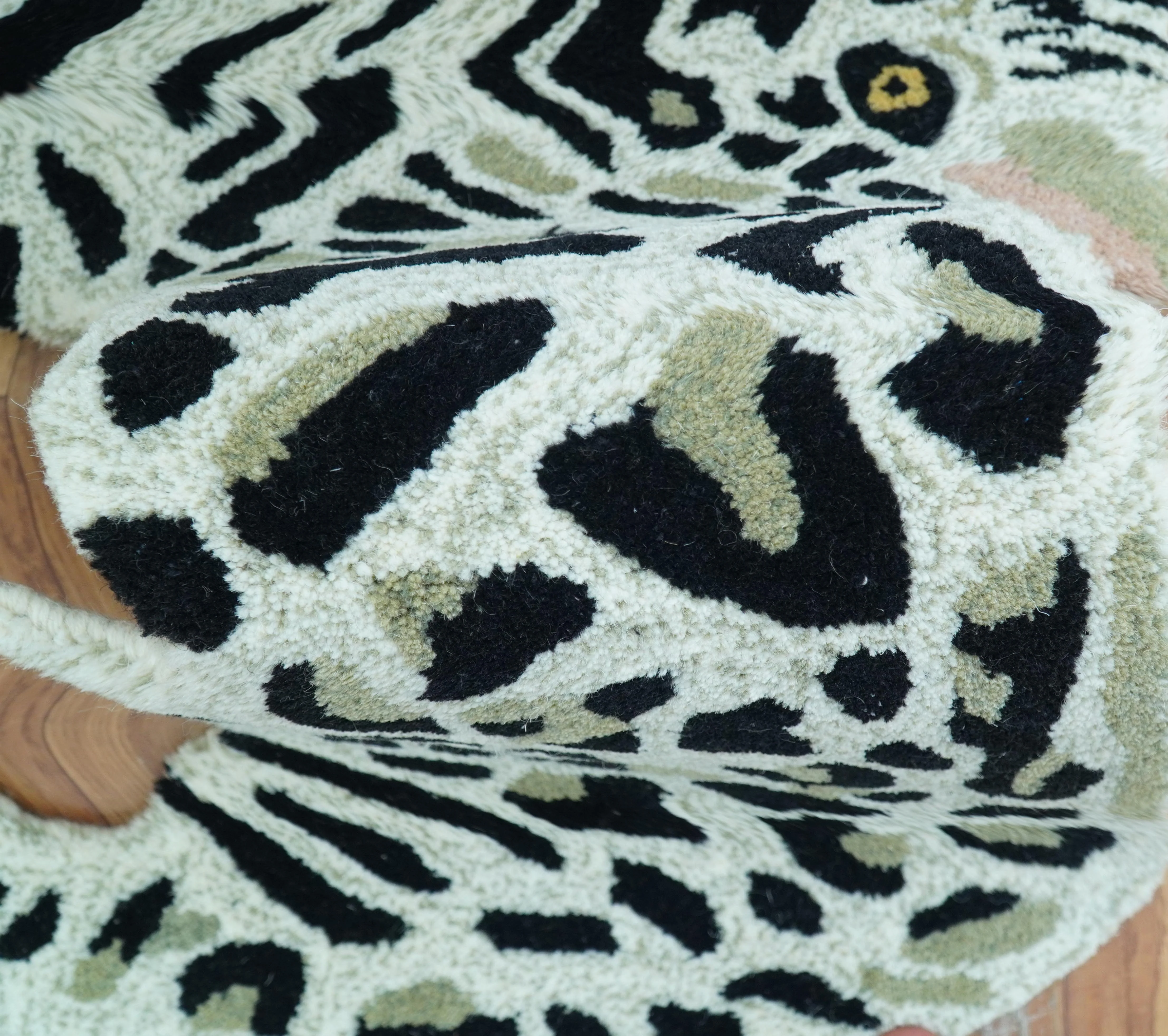 Hand Tufted Animal Cat White And Black 2x3 Wool Area Rug - Image 5