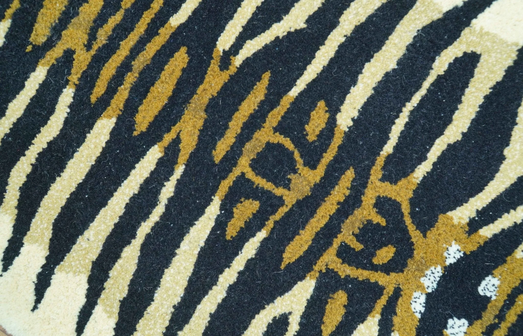 Hand Tufted Animal Tiger Black 3x5 Wool Area Rug - Image 3