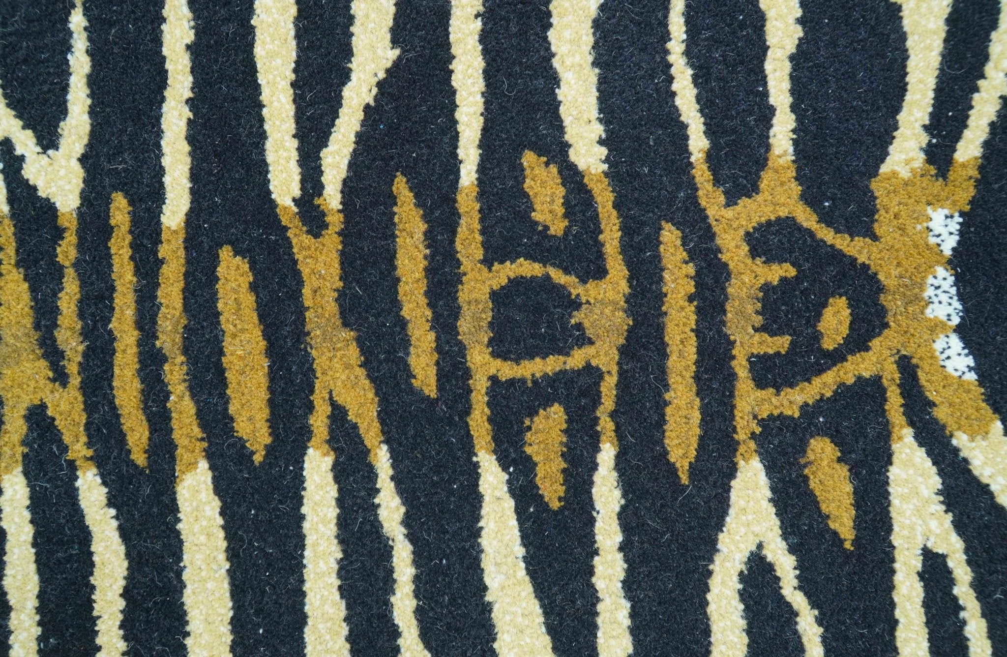 Hand Tufted Animal Tiger Black 3x5 Wool Area Rug - Image 4