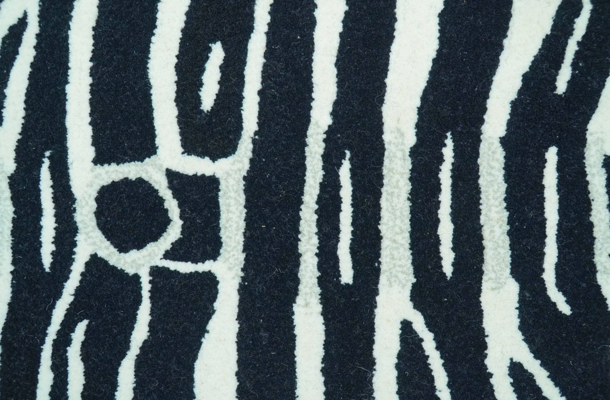 Hand Tufted Animal Zebra Black 3x5 Wool Area Rug - Image 4