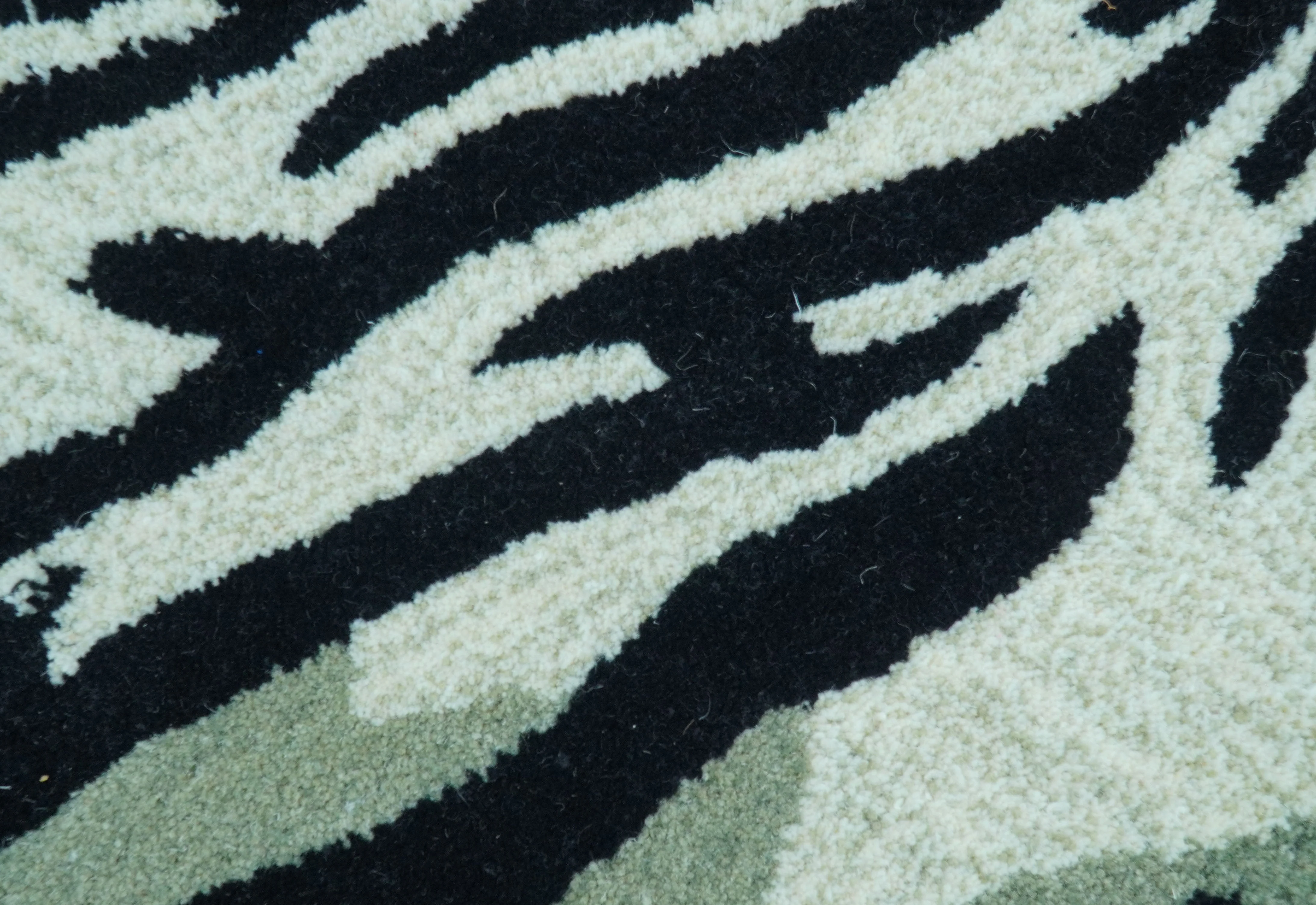 Hand Tufted Black And White Animal Tiger 2x6  Wool Area Rug - Image 3