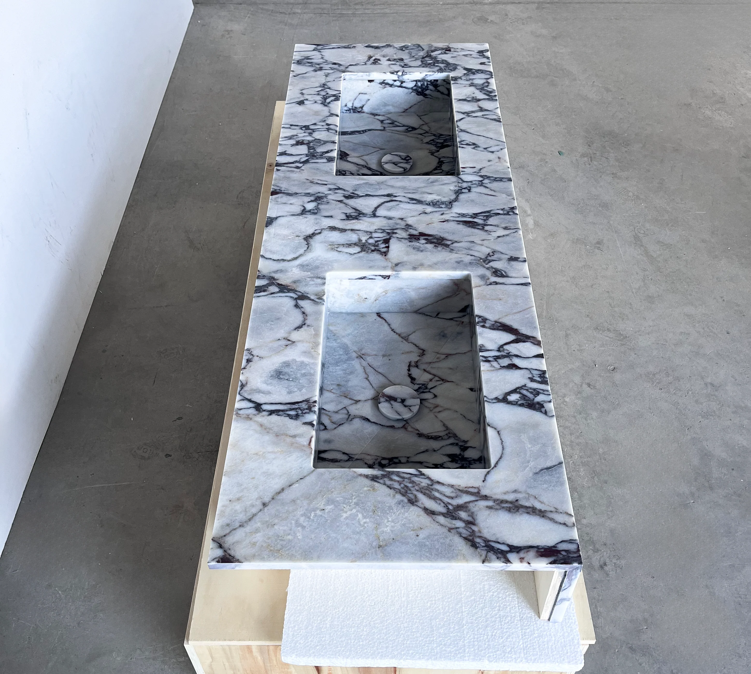 HANDCRAFTED CUSTOM CALACATTA VIOLA MARBLE SINK (NS-160) - Image 8