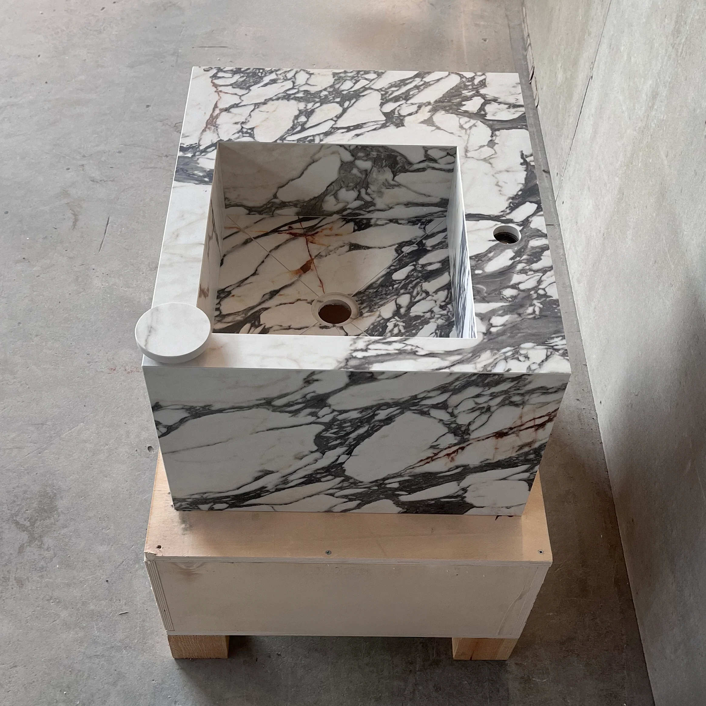 HANDCRAFTED MATERIA CORCHIA GOLD ENGINEERED PORCELAIN SINK (ES-045) - Image 2