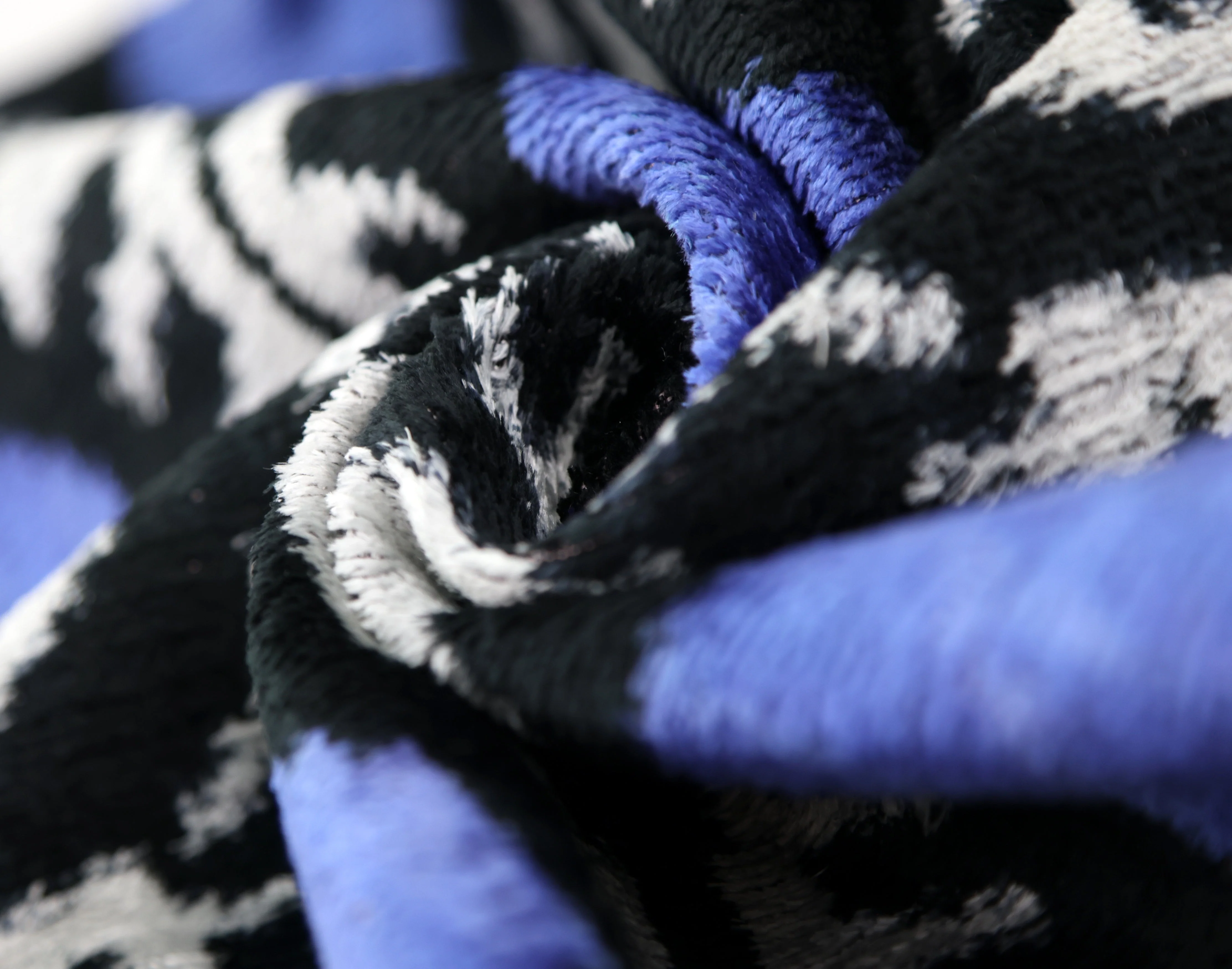 Handmade Ikat Velvet Pillow – 20x20" Blue & Black Silk Cushion - Image 2