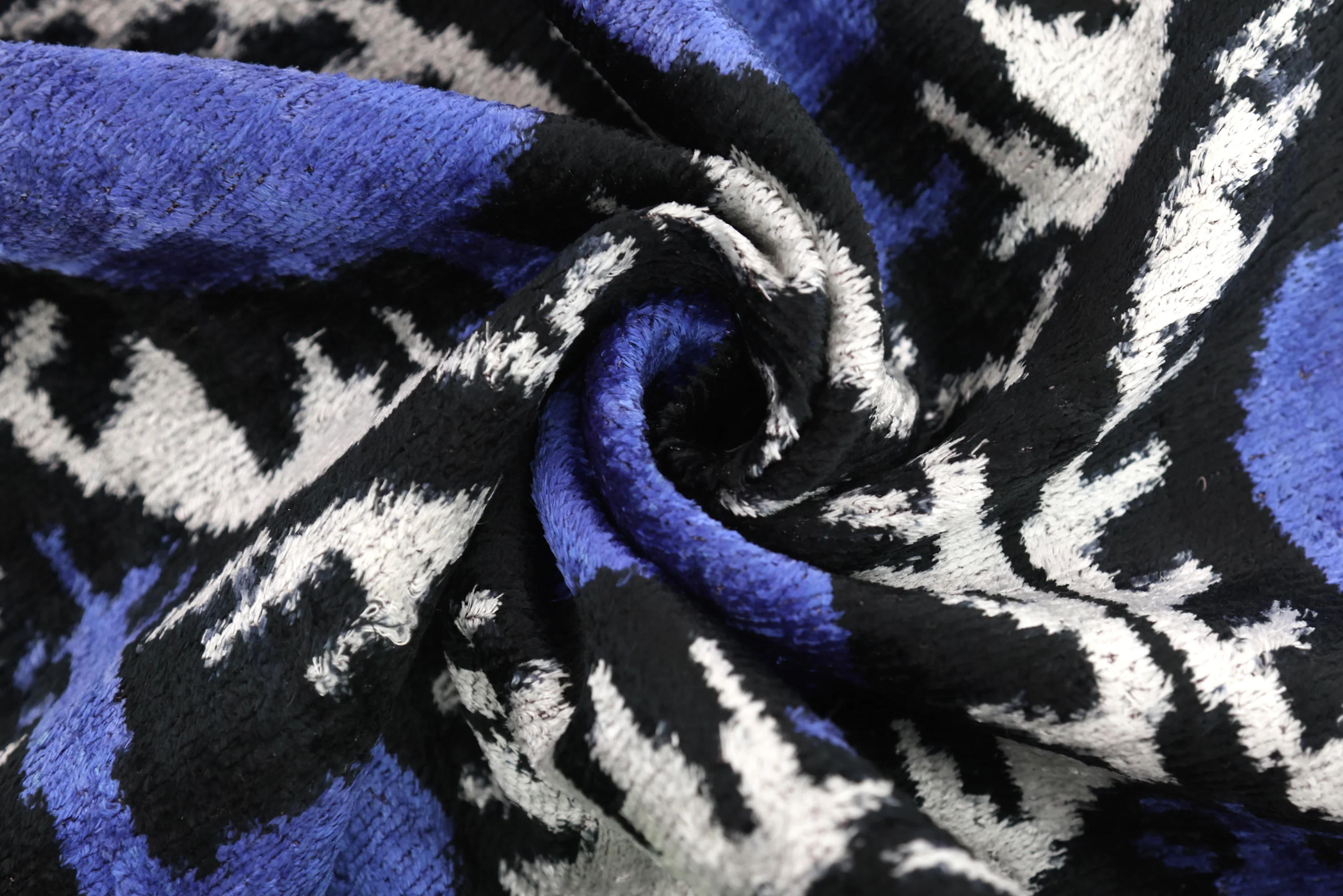 Handmade Ikat Velvet Pillow – 20x20" Blue & Black Silk Cushion - Image 7