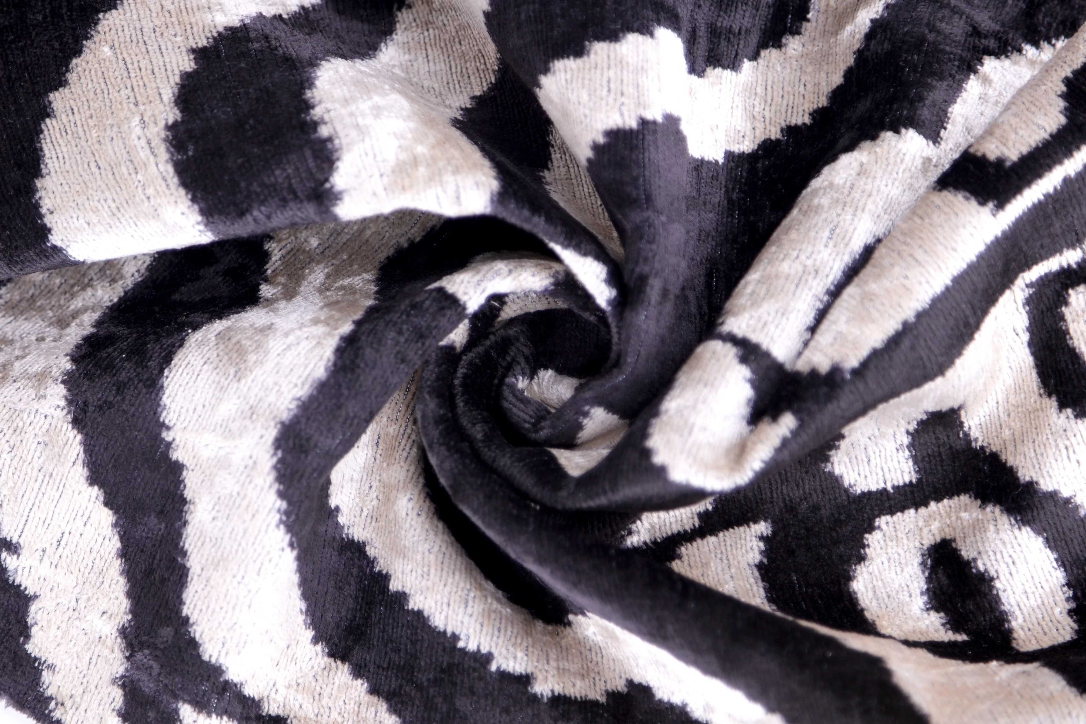 Handmade Velvet Pillow with insert – Black & White Abstract Ikat, 16x24" - Image 8