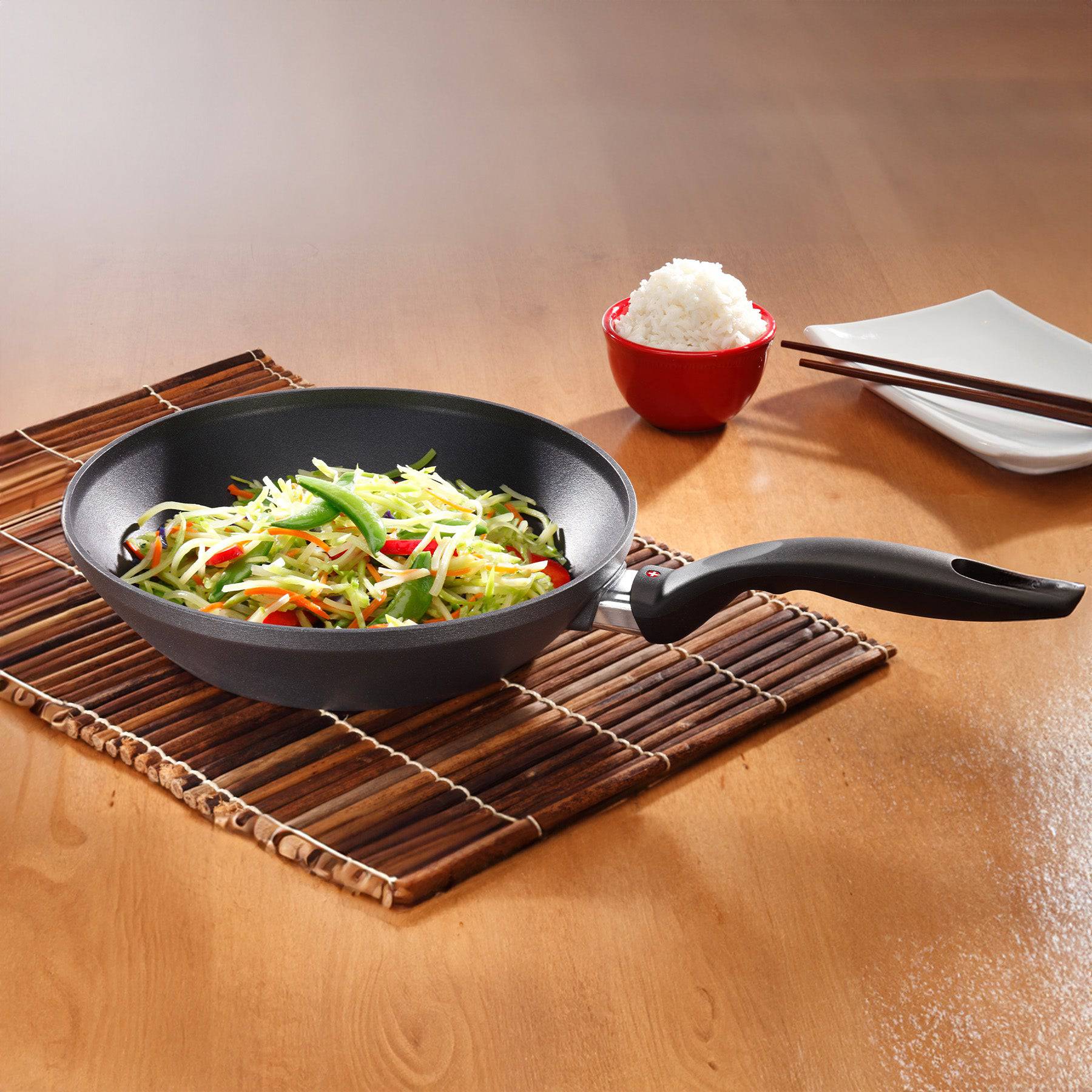 HD Nonstick Stir-Fry Pan with Glass Lid - Image 3
