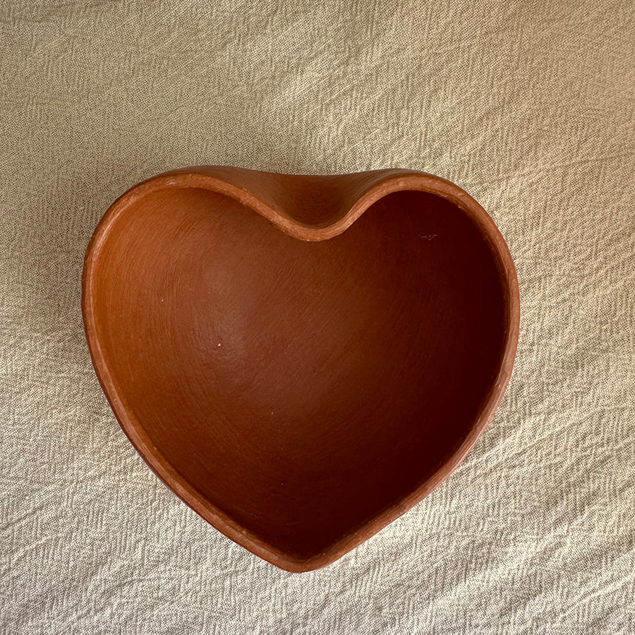 Heart-Shaped Salsero: Handcrafted Oaxacan Red Pottery - Image 2
