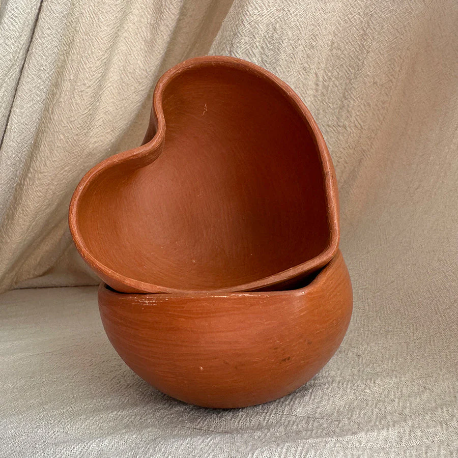 Heart-Shaped Salsero: Handcrafted Oaxacan Red Pottery - Image 3