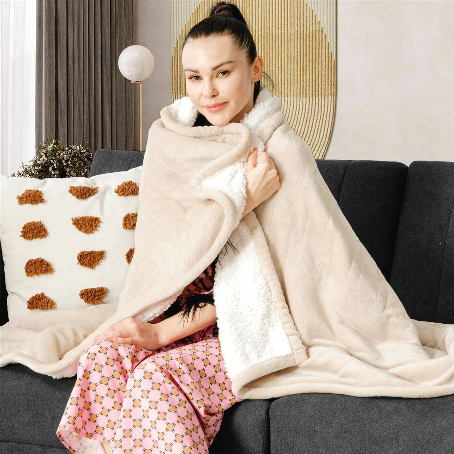 Heated Electric Sherpa Throw Blanket in Beige/White - Image 2