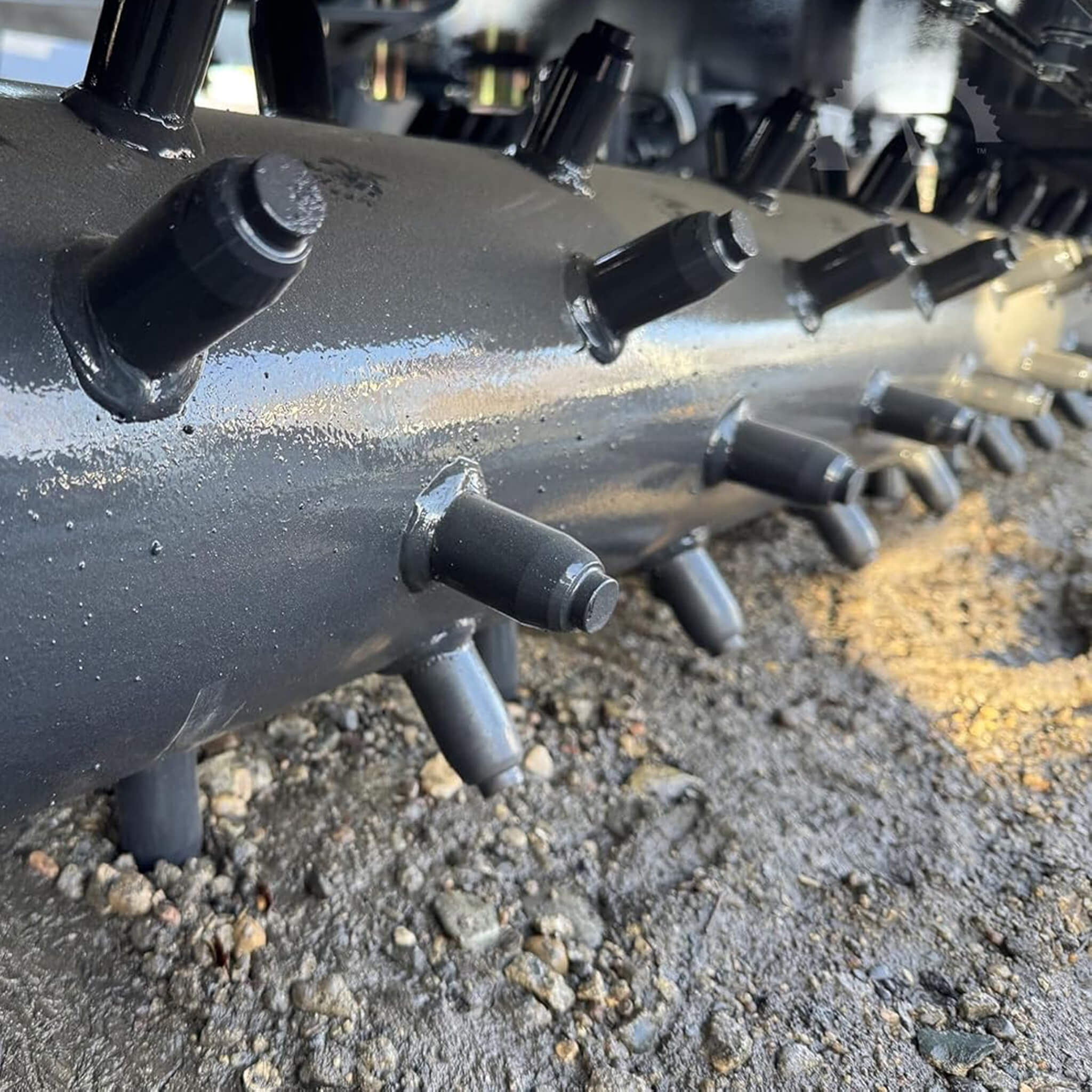 Heavy-Duty 72-Inch Hydraulic Soil Power Rake Skid Steer Attachment (SAK41827) - Image 7