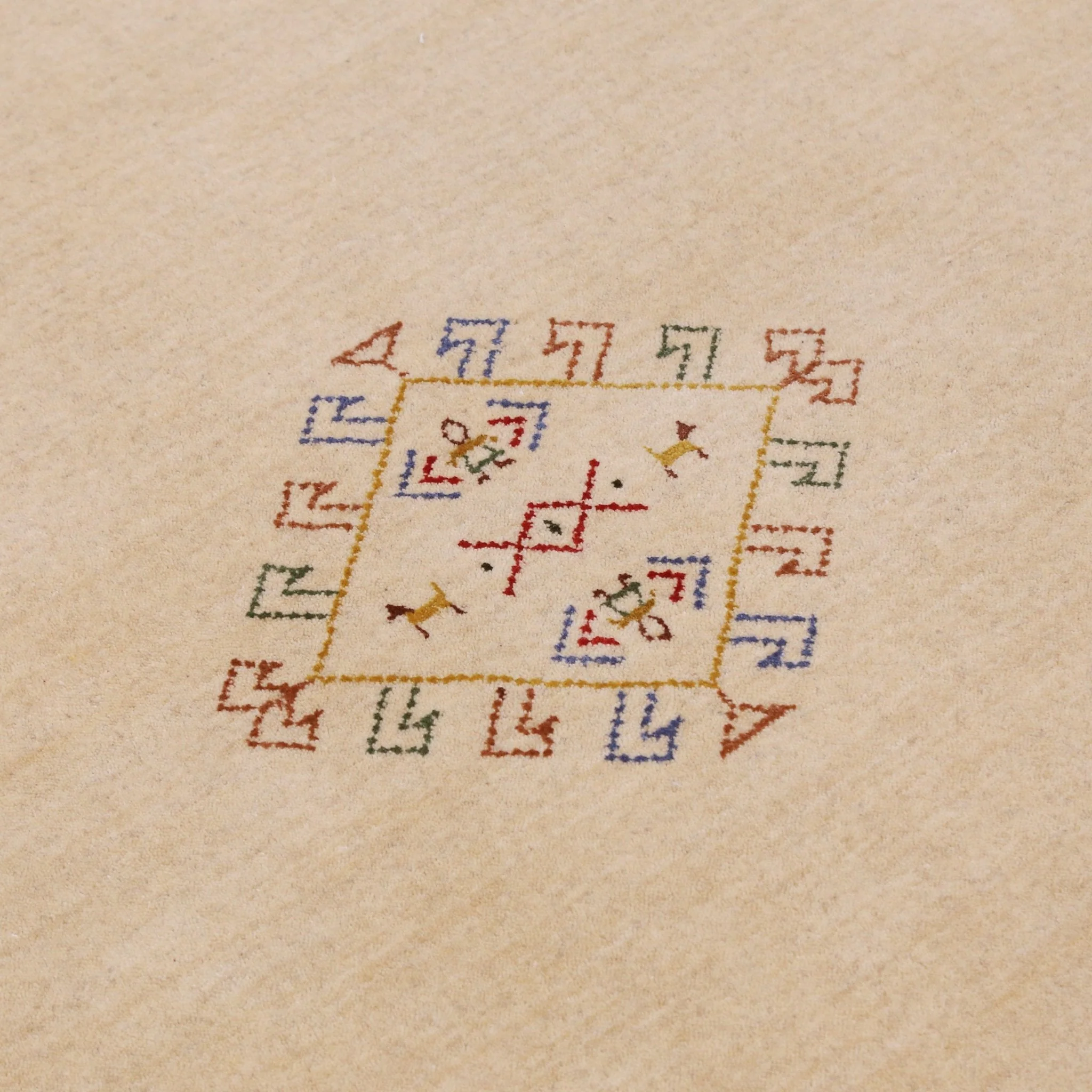 Ivory Border Patterns Hand Loomed Wool Area Rug - Image 5