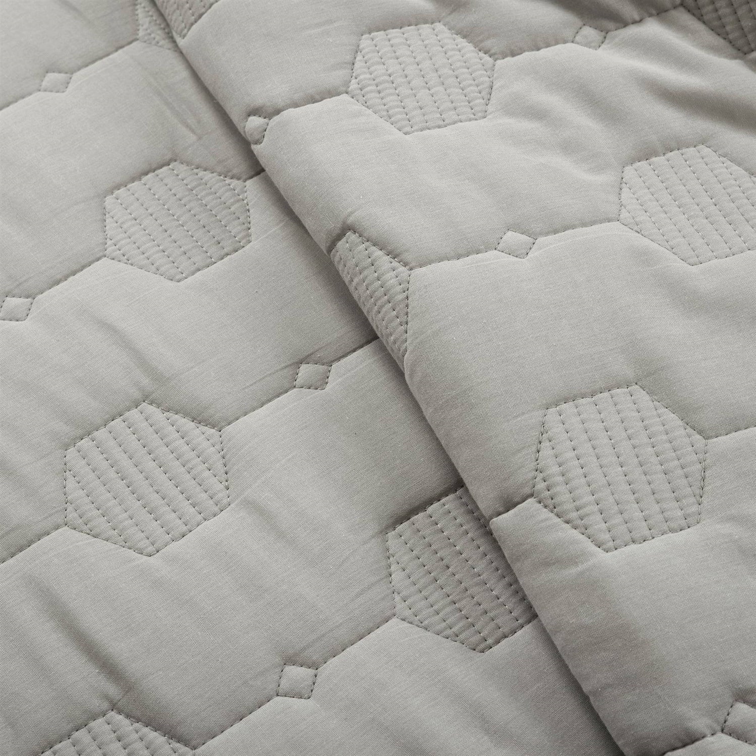King/CAL King Hexagon Pattern Lightweight Grey Textured Cotton 3 Piece Quilt Set - Image 3