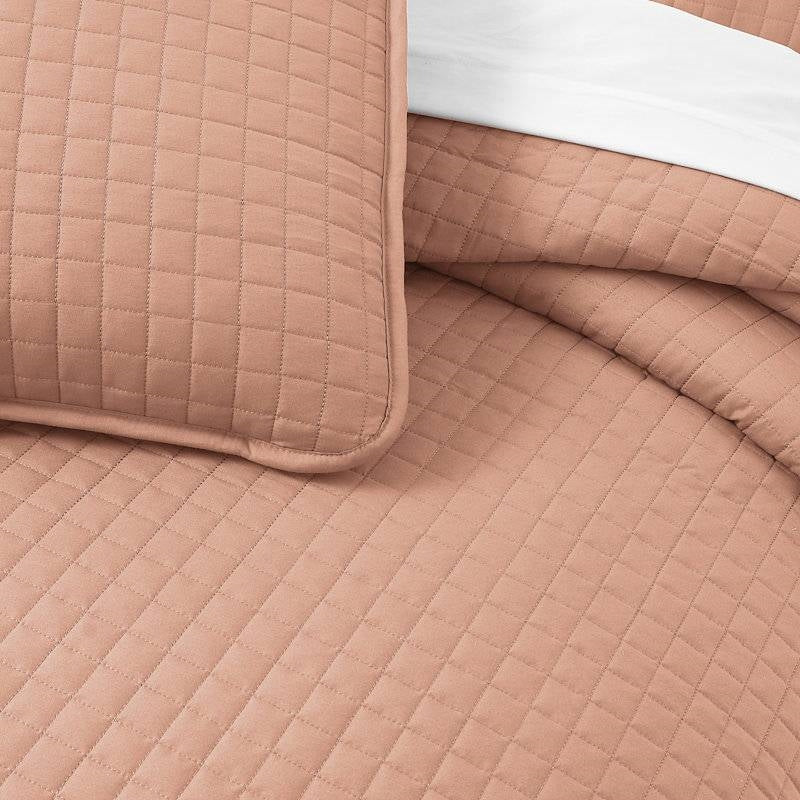 King/Cal King Lightweight Blush Ultra Soft 3-Piece Microfiber Quilt Set - Image 4