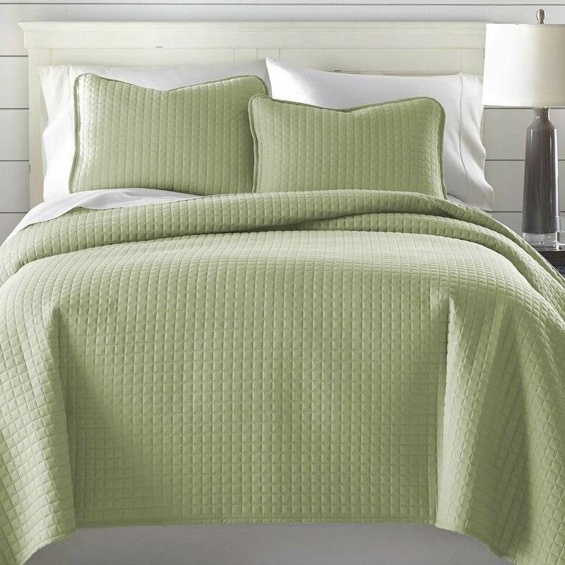 King/Cal King Lightweight Sage Ultra Soft 3-Piece Microfiber Quilt Set - Image 2