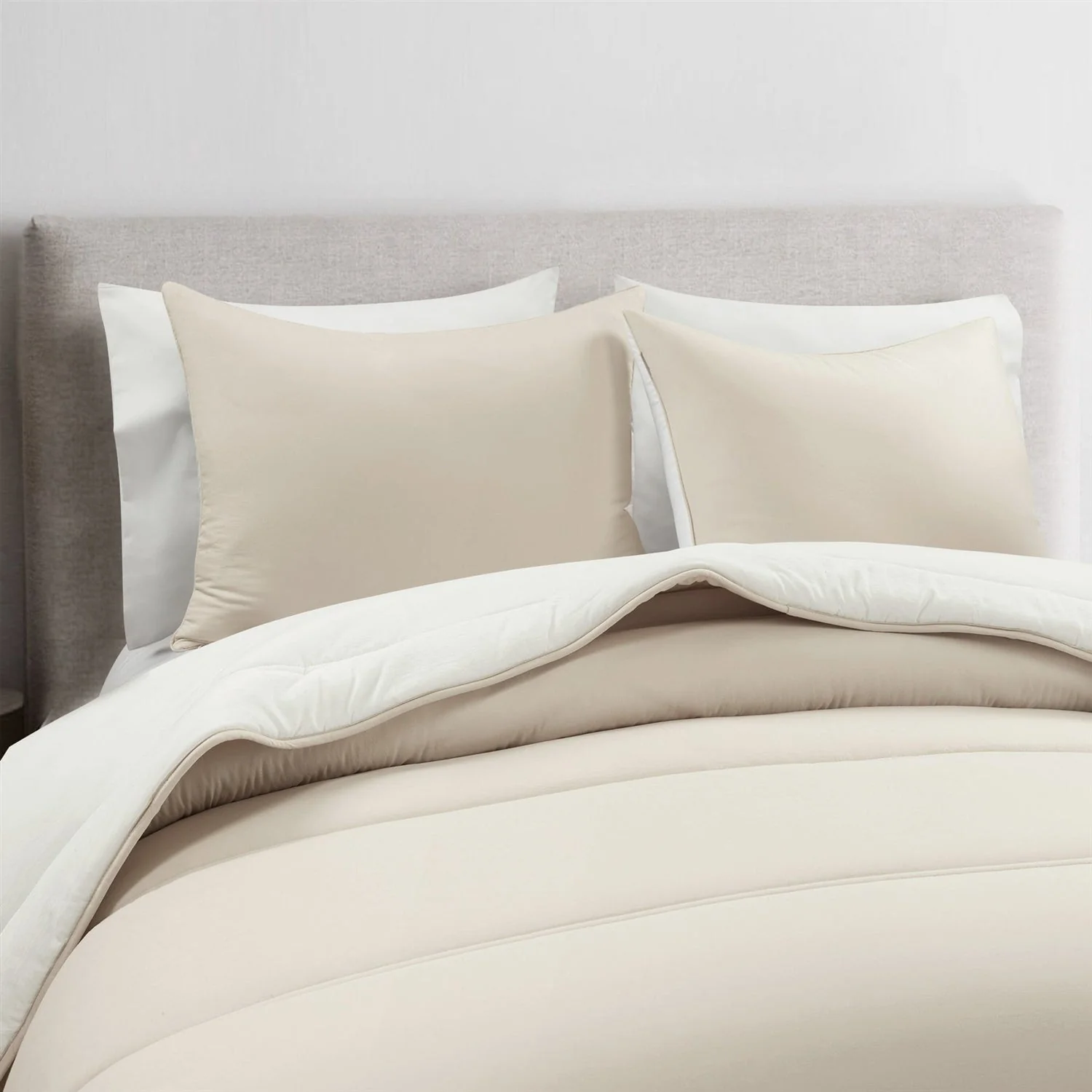 King/Cal King Soft Lightweight Reversible Quilted Comforter Set in White/Beige - Image 3