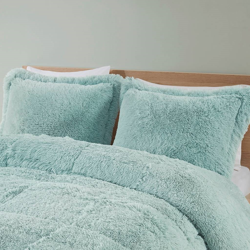 King/CAL King Soft Sherpa Faux Fur 3-Piece Comforter Set in Light Teal Blue - Image 3