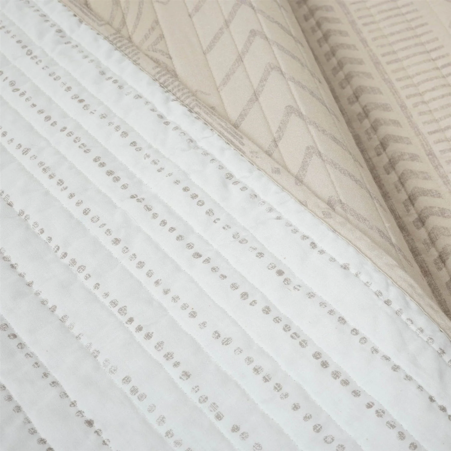 King Scandinavian Chevron Beige Tan White Reversible Cotton Quilt Set - Image 3