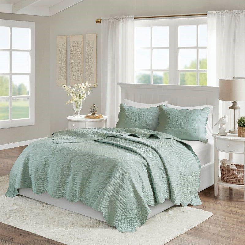 King Size 3 Piece Reversible Scalloped Edges Microfiber Quilt Set in Seafoam - Image 2