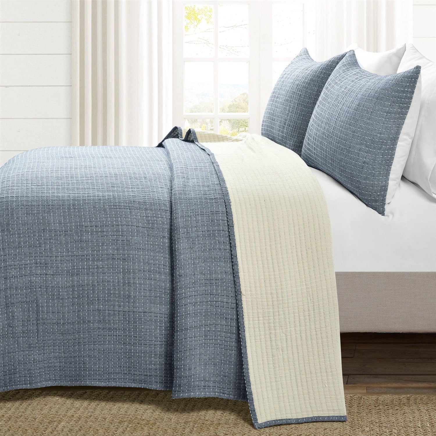 King Size 3-Piece Reversible Woven Cotton Quilt Set in Navy Cream - Image 3