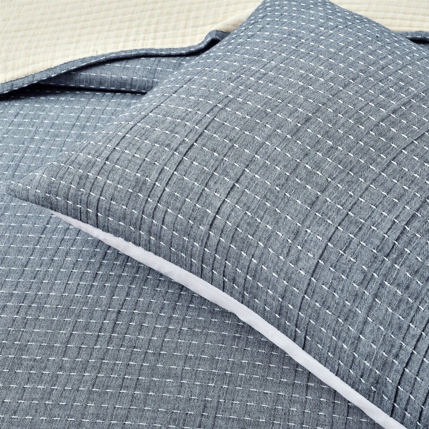 King Size 3-Piece Reversible Woven Cotton Quilt Set in Navy Cream - Image 4