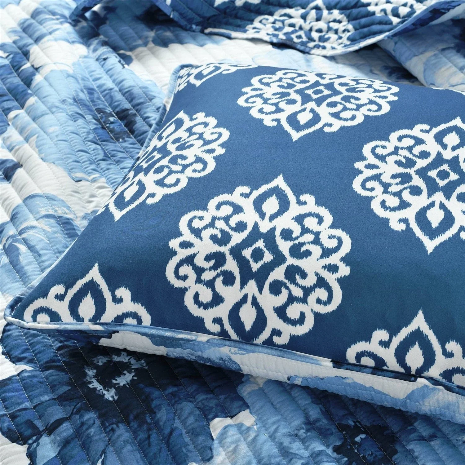 King size Blue Flowers Lightweight Polyester Microfiber Quilt Set - Image 3