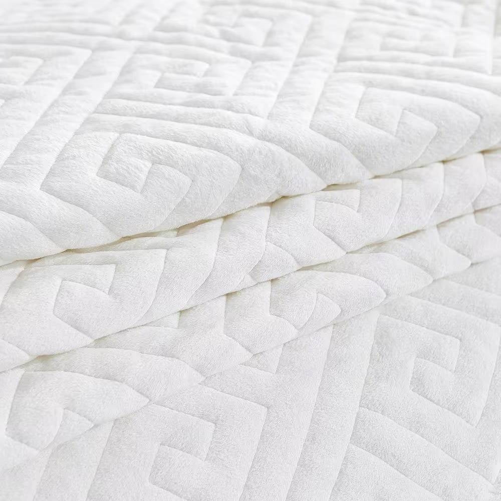 King size Ivory White Velvet Microfiber Polyester Reversible 3-Piece Quilt Set - Image 3